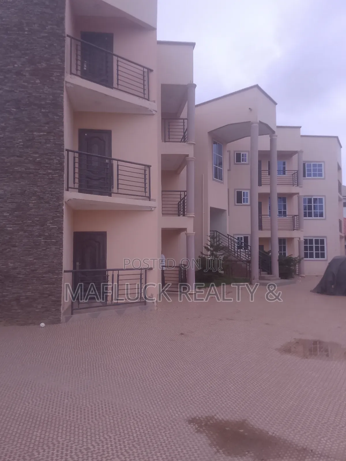 2bdrm Apartment in Lakeside Estate for rent