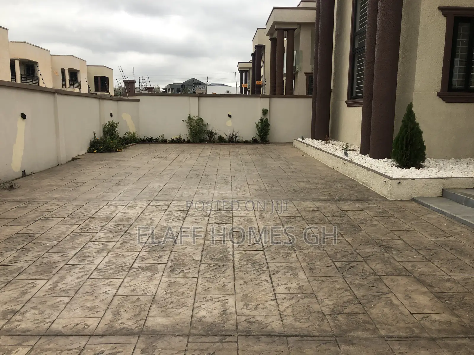 3bdrm Townhouse / Terrace in Elaffhomesgh, East Legon for rent