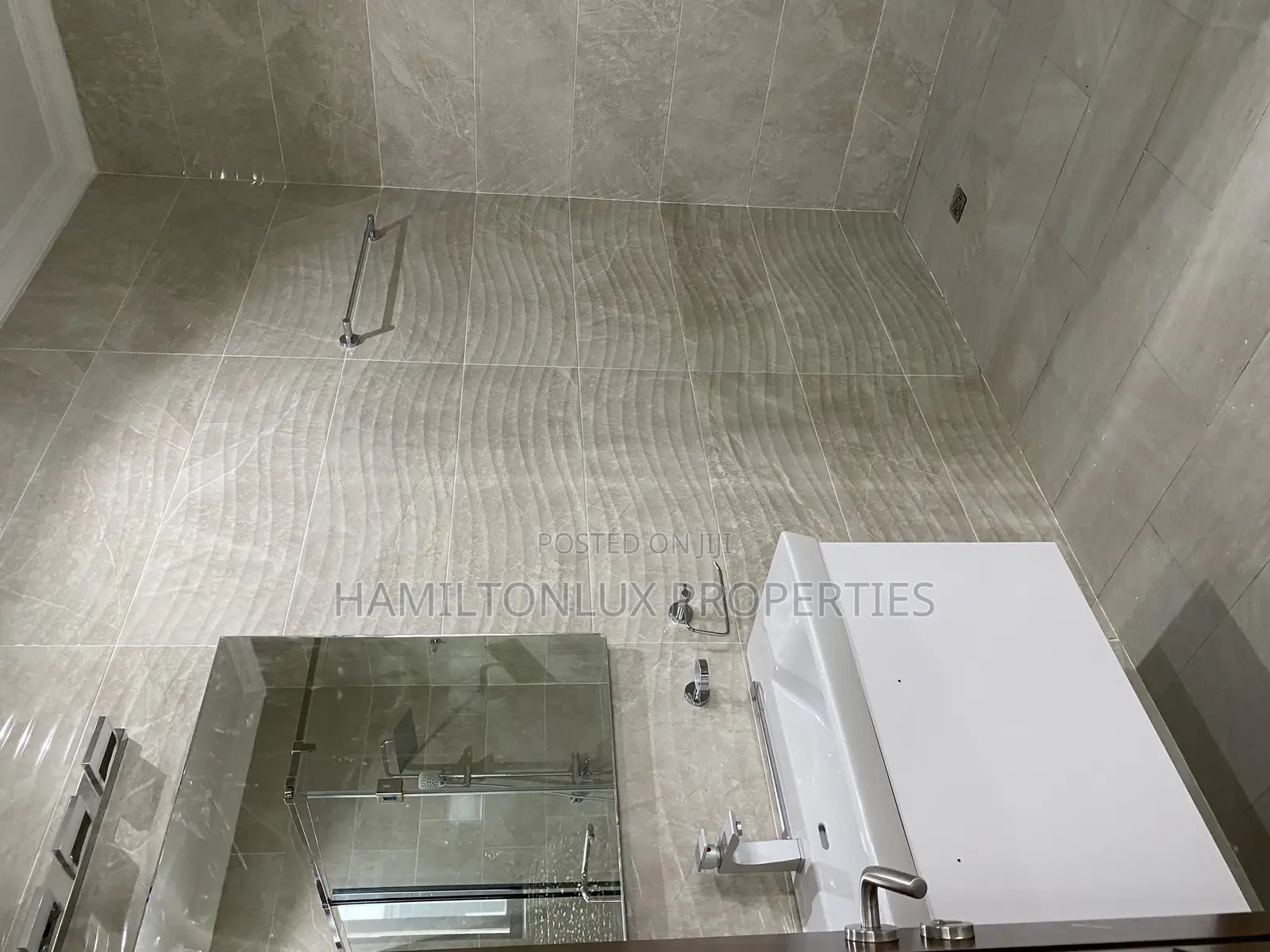 5bdrm House in East Legon for rent
