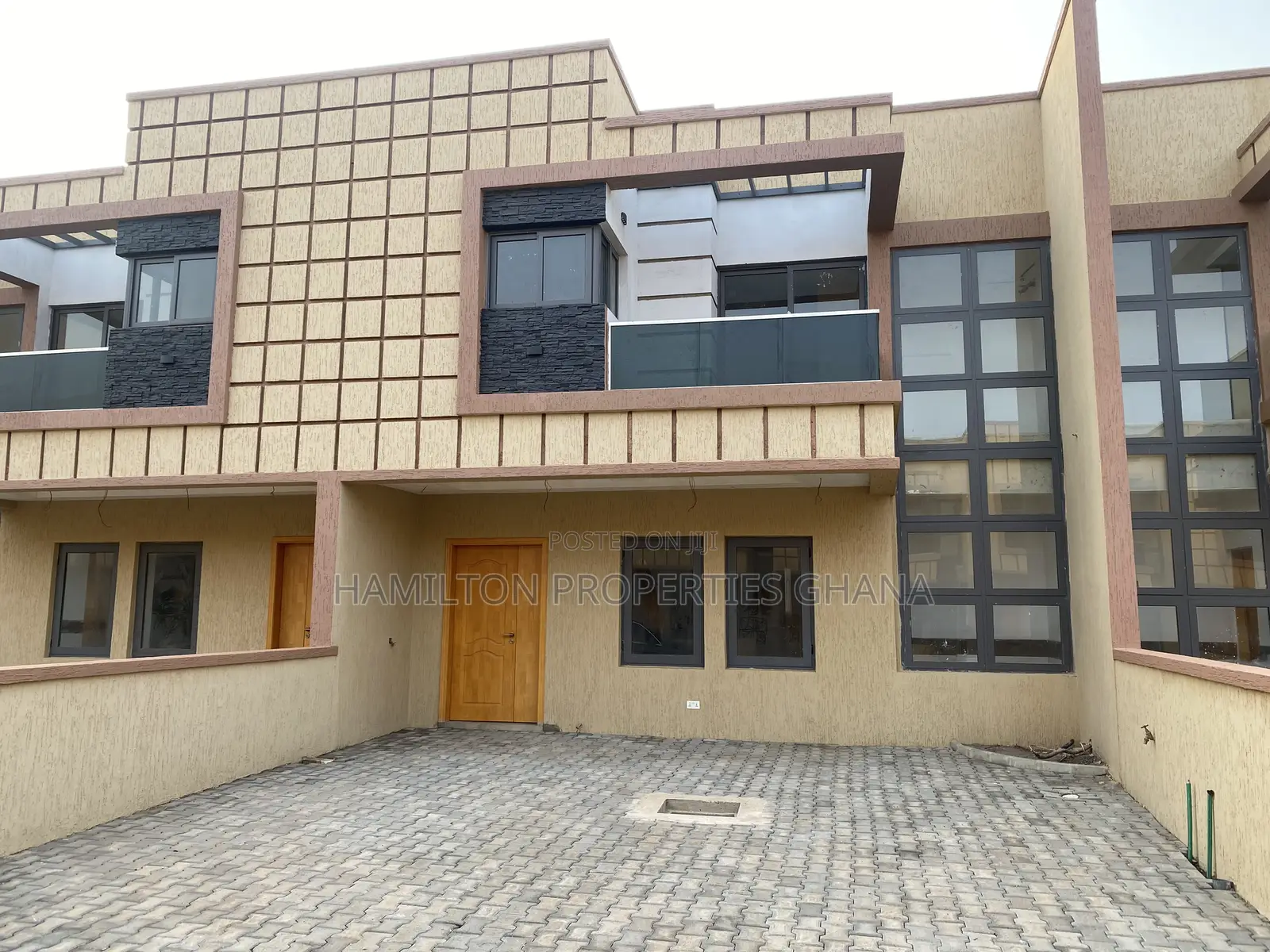 3bdrm Townhouse / Terrace in Adjiringano, School Junction for rent