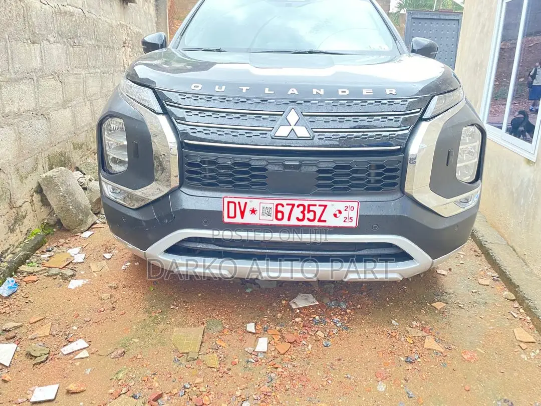 Mitsubishi Outlander 2023-202 Bumper and Headlight