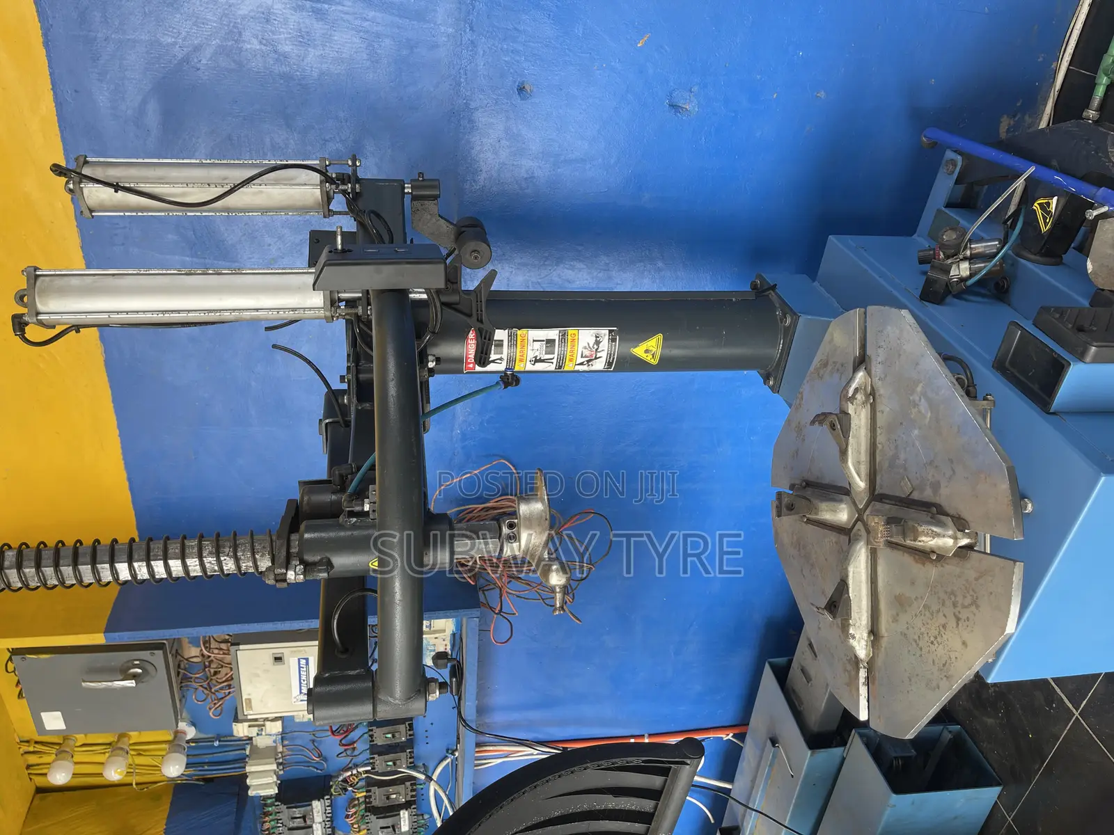 Car Lifter Two Post Tyre Changer