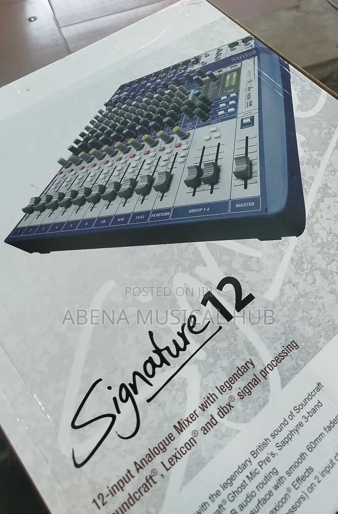 Soundcarft Signature 12 Channel Analogue Mixer