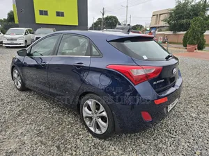 Hyundai Elantra SE Sedan FWD (2.0L 4cyl 6M) 2017 Blue