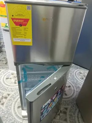 Spacious 5 Shelves Capacity Pearl 108l Top Freezer Fridge