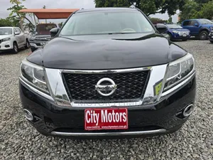 Nissan Pathfinder Platinum 4x4 2013 Black