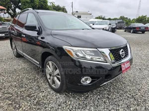 Nissan Pathfinder Platinum 4x4 2013 Black