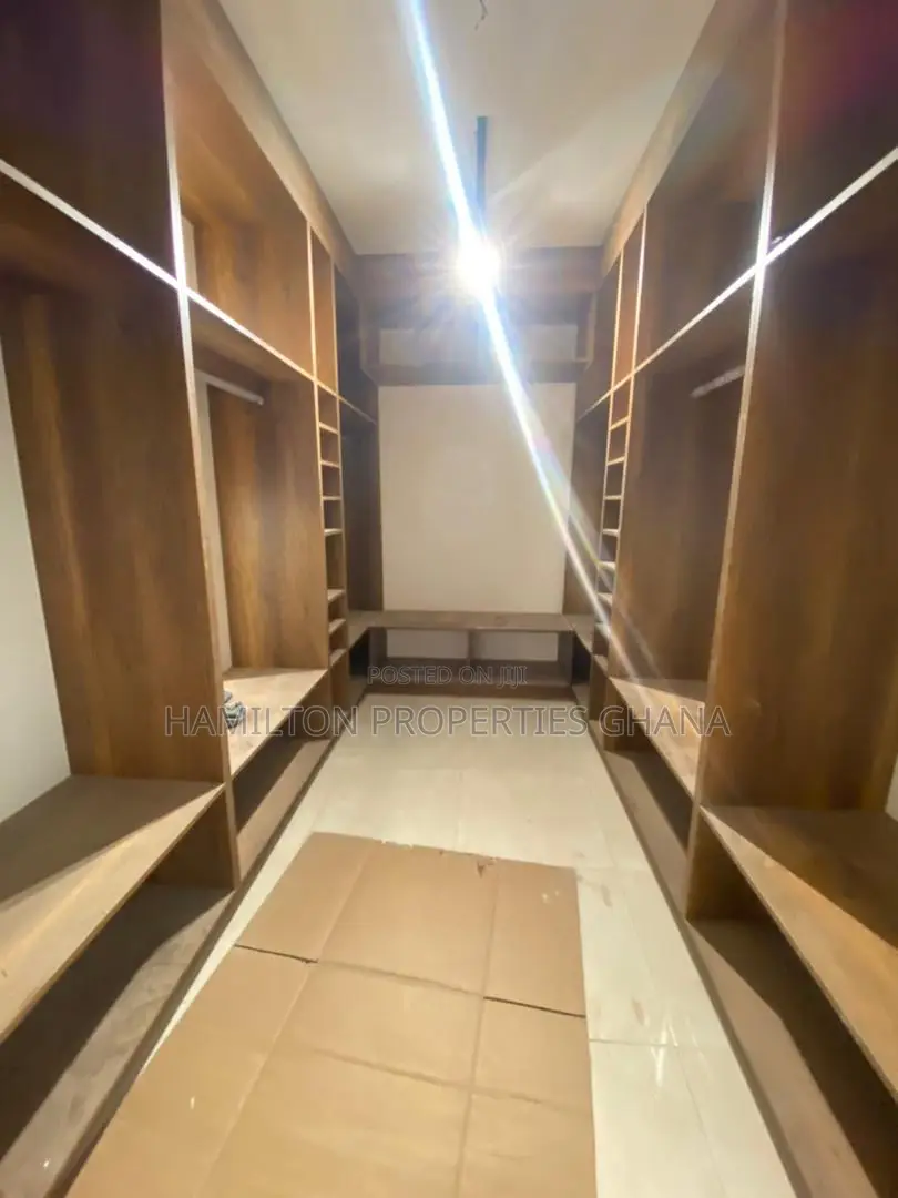 4bdrm Mansion in Lakeside Estate for rent