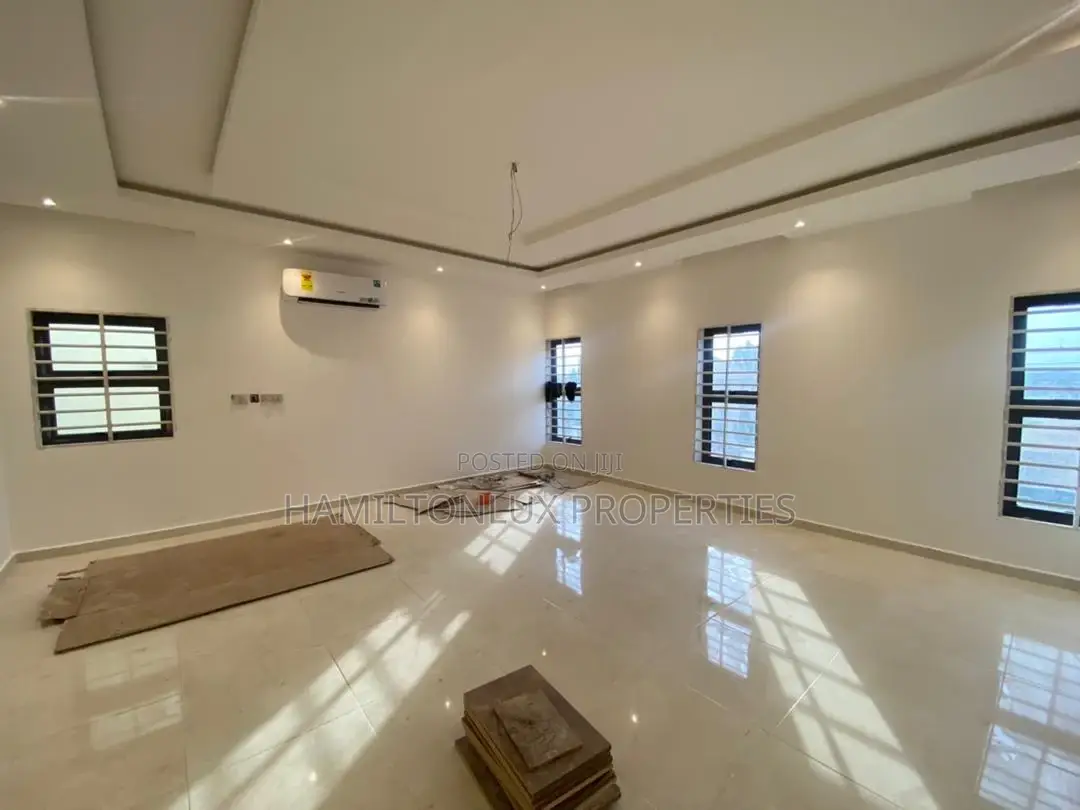4bdrm Mansion in Lakeside Estate for rent