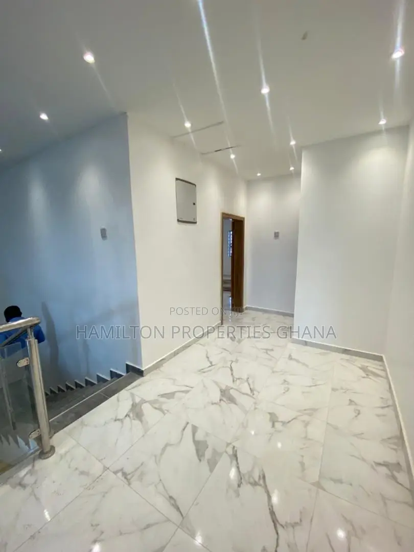 4bdrm Mansion in Lakeside Estate for rent