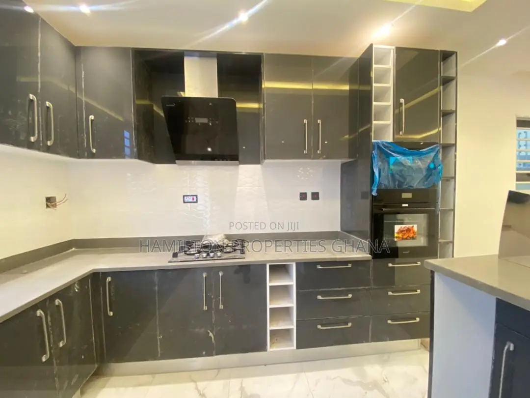 4bdrm Mansion in Lakeside Estate for rent