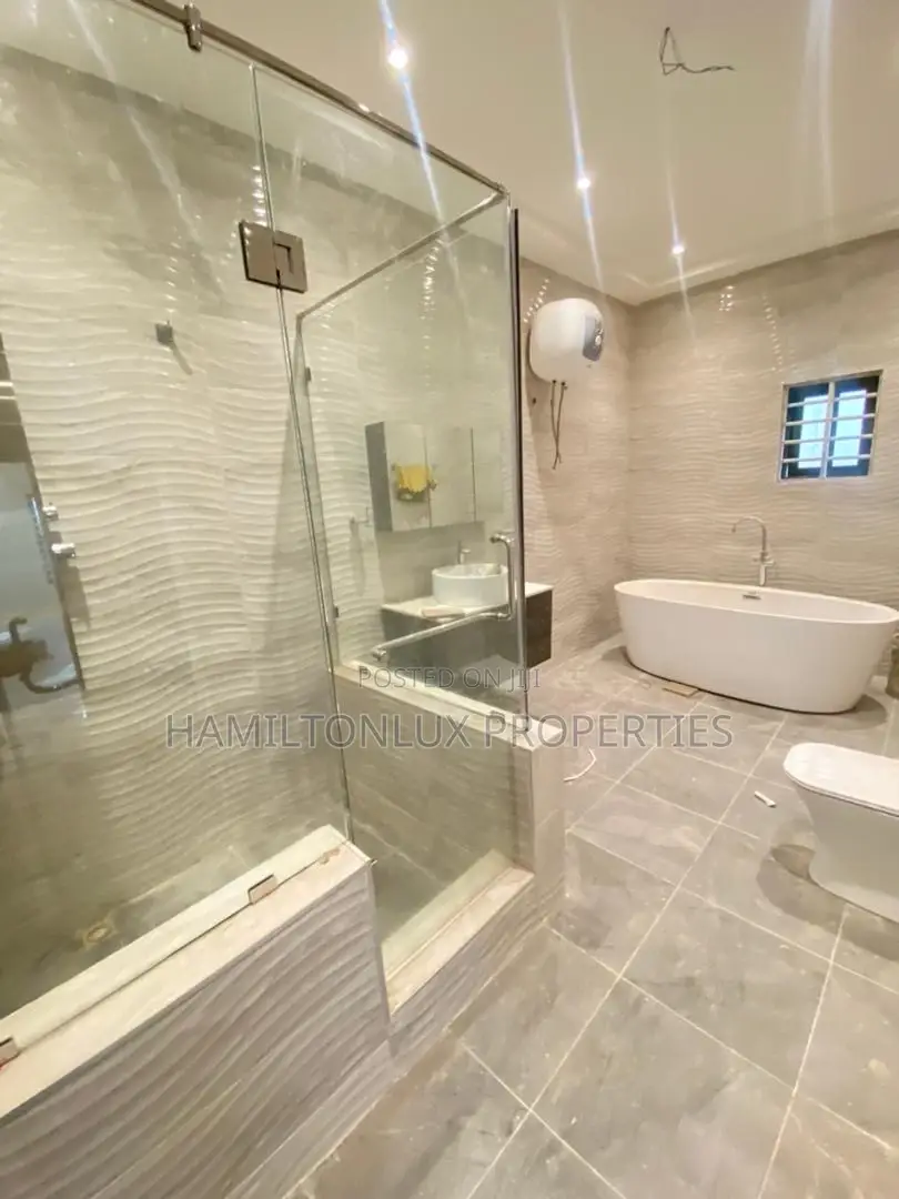 4bdrm Mansion in Lakeside Estate for rent