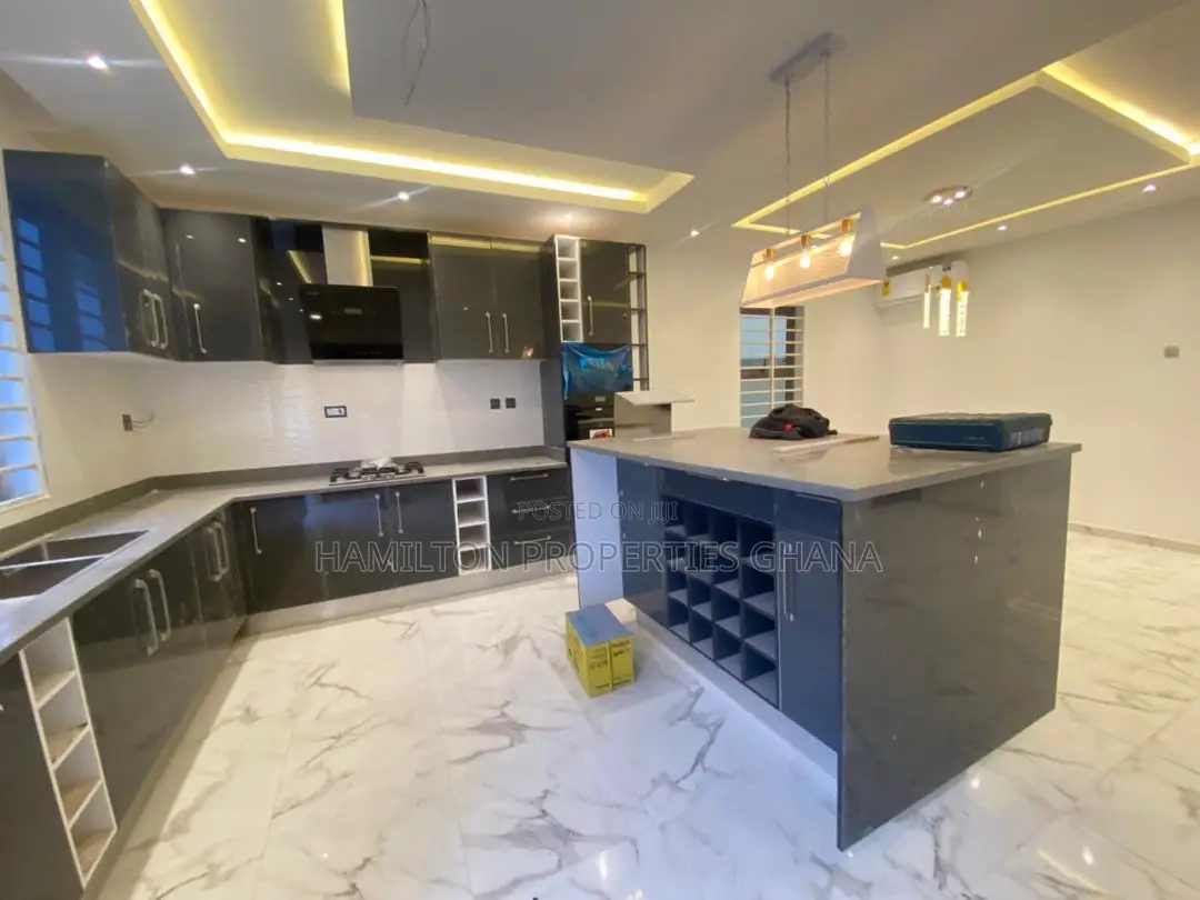 4bdrm Mansion in Lakeside Estate for rent