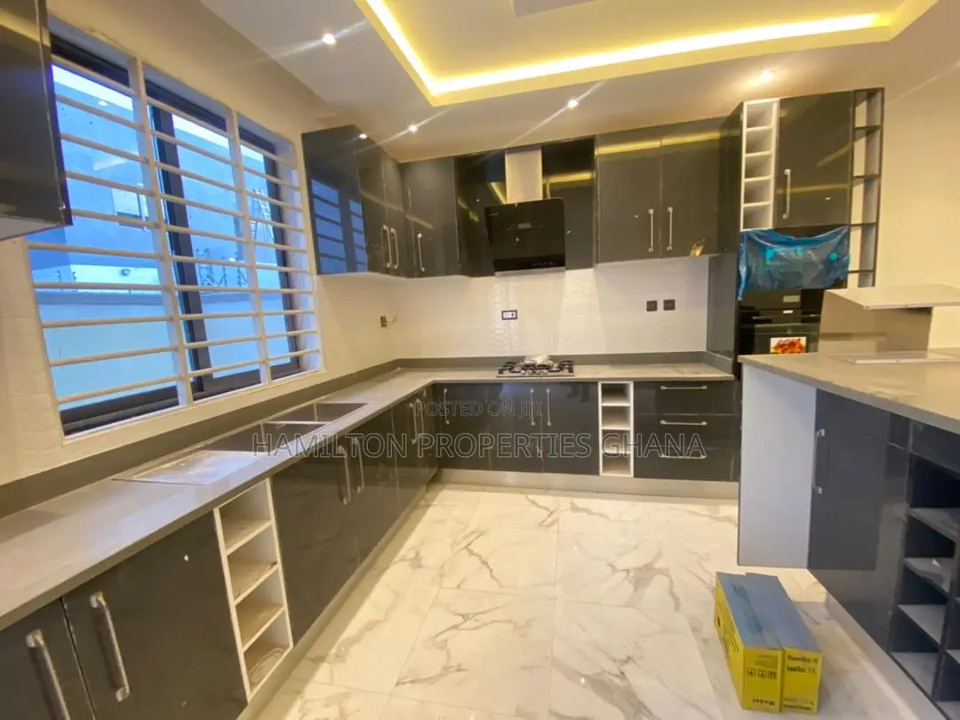 4bdrm Mansion in Lakeside Estate for rent