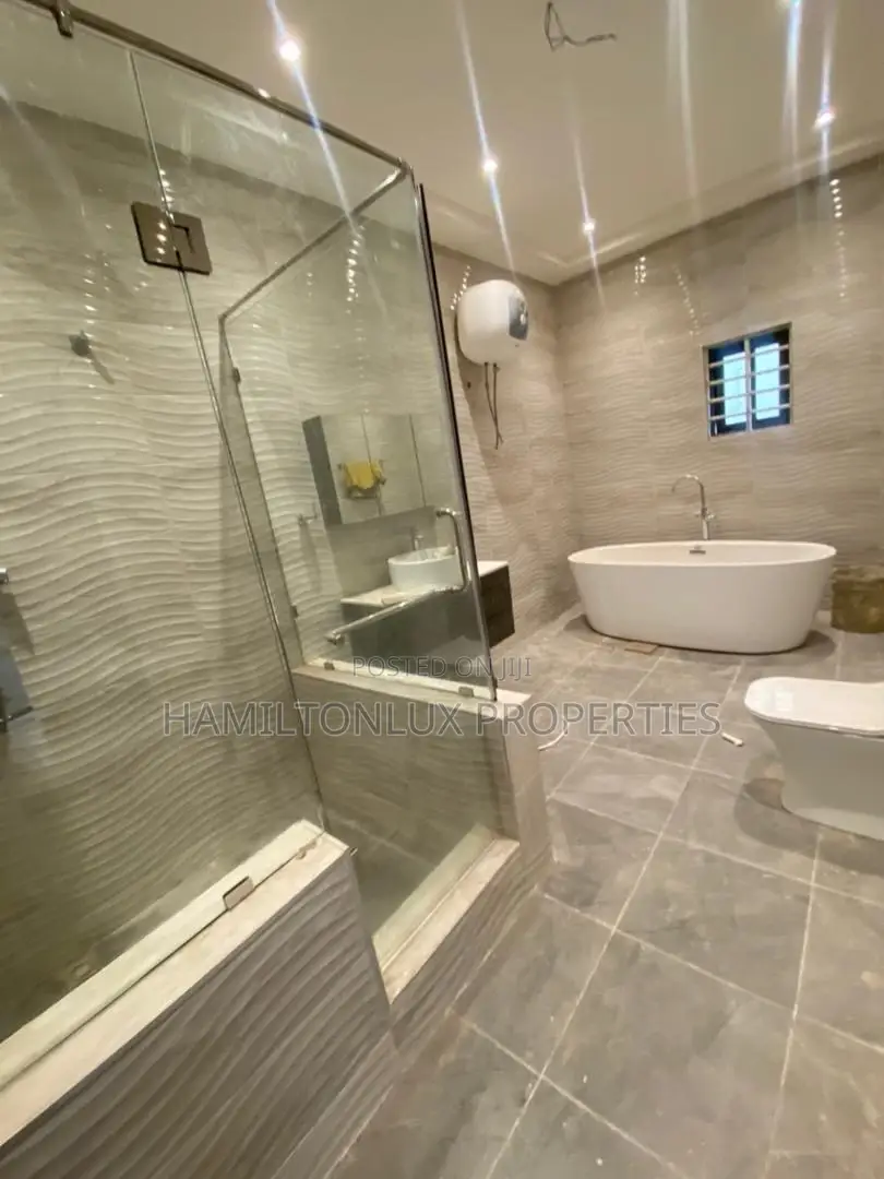 4bdrm Mansion in Lakeside Estate for rent