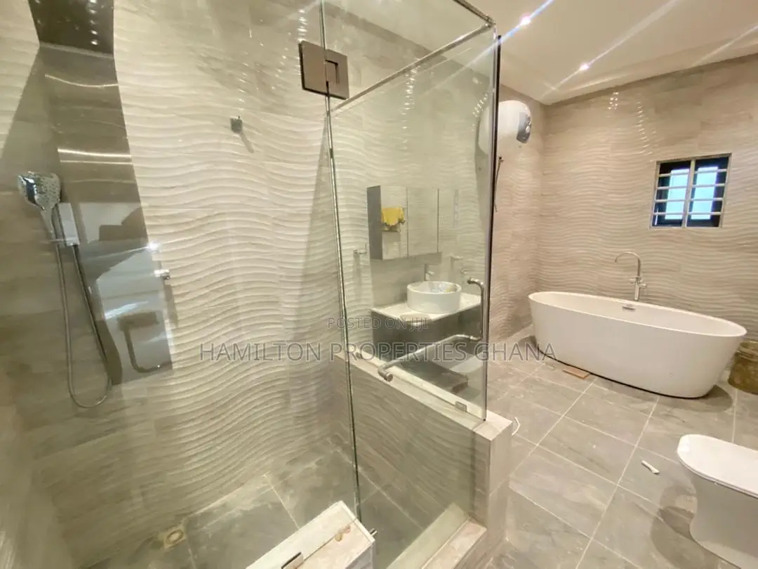 4bdrm Mansion in Lakeside Estate for rent