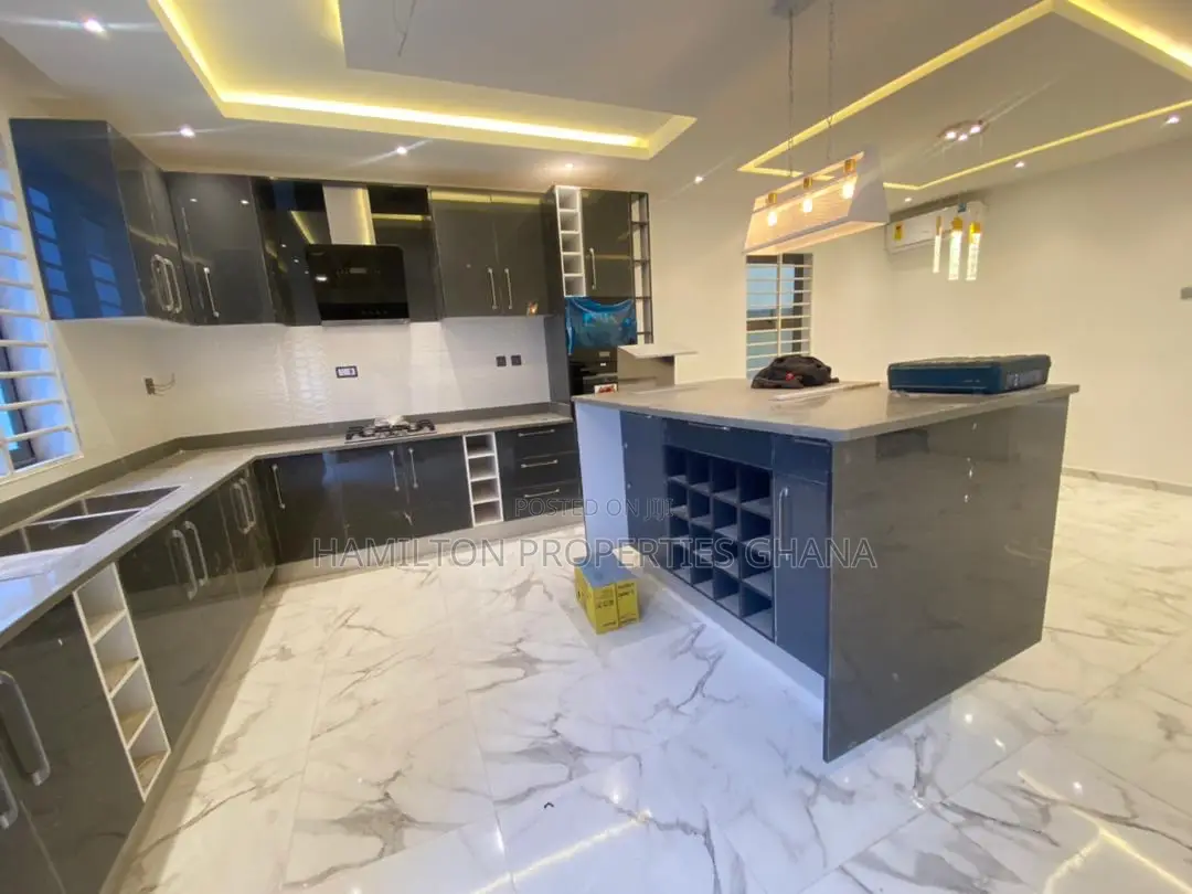 4bdrm Mansion in Lakeside Estate for rent