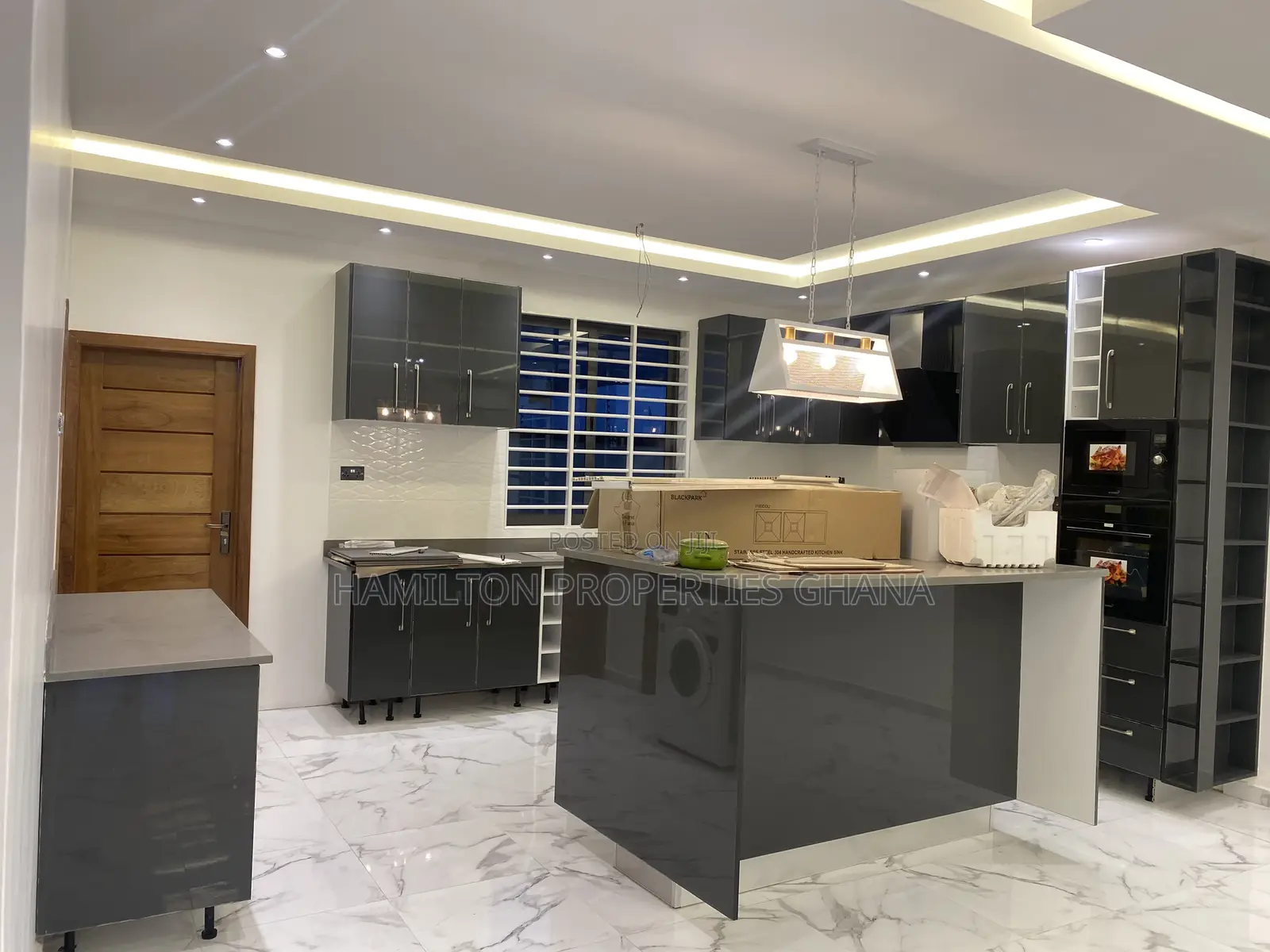 4bdrm Mansion in East Legon Hills for sale