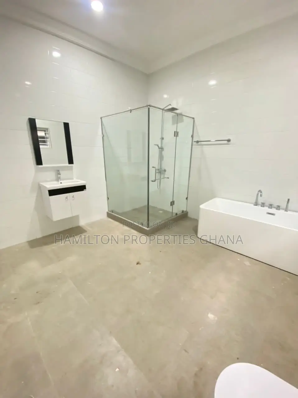 4bdrm Mansion in Lakeside for sale