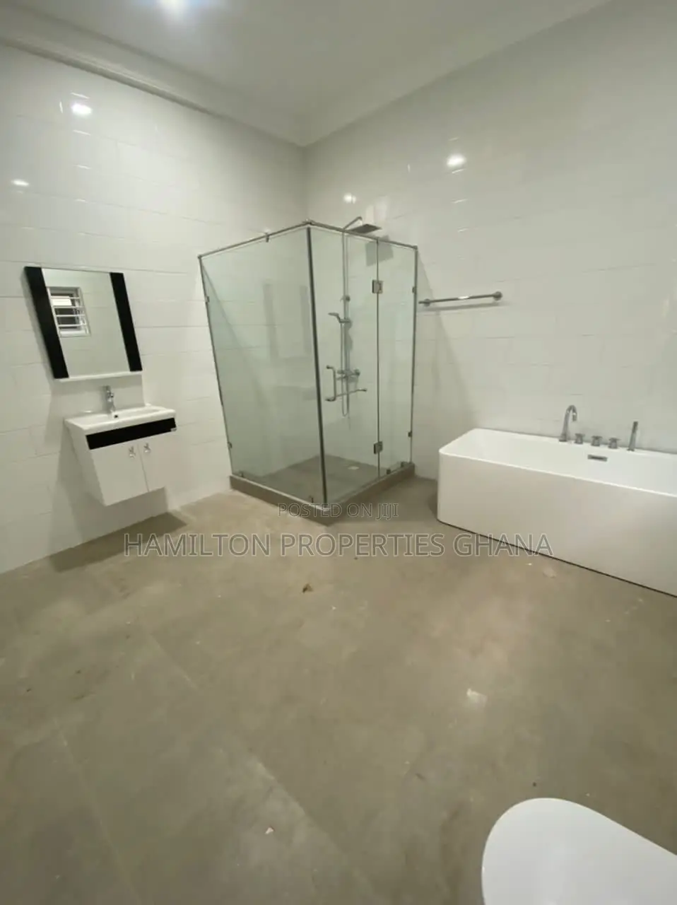 4bdrm Mansion in Lakeside for sale