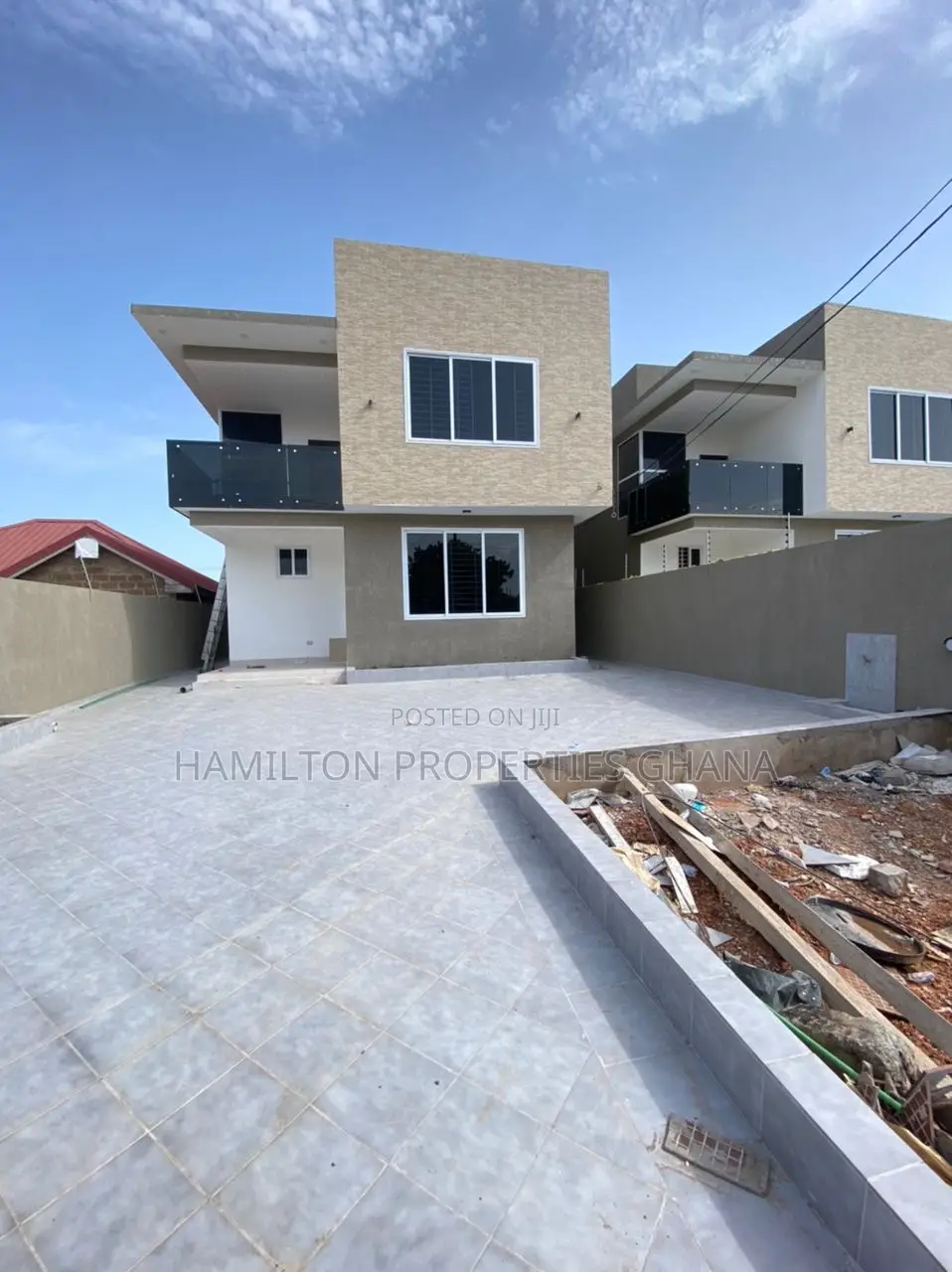 4bdrm Mansion in Lakeside for sale