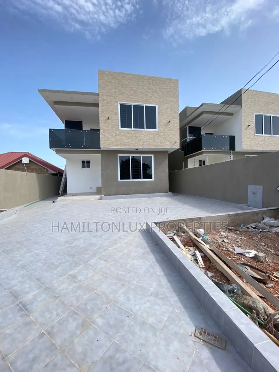 4bdrm Mansion in Lakeside for sale