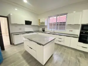 4bdrm Mansion in Lakeside for sale