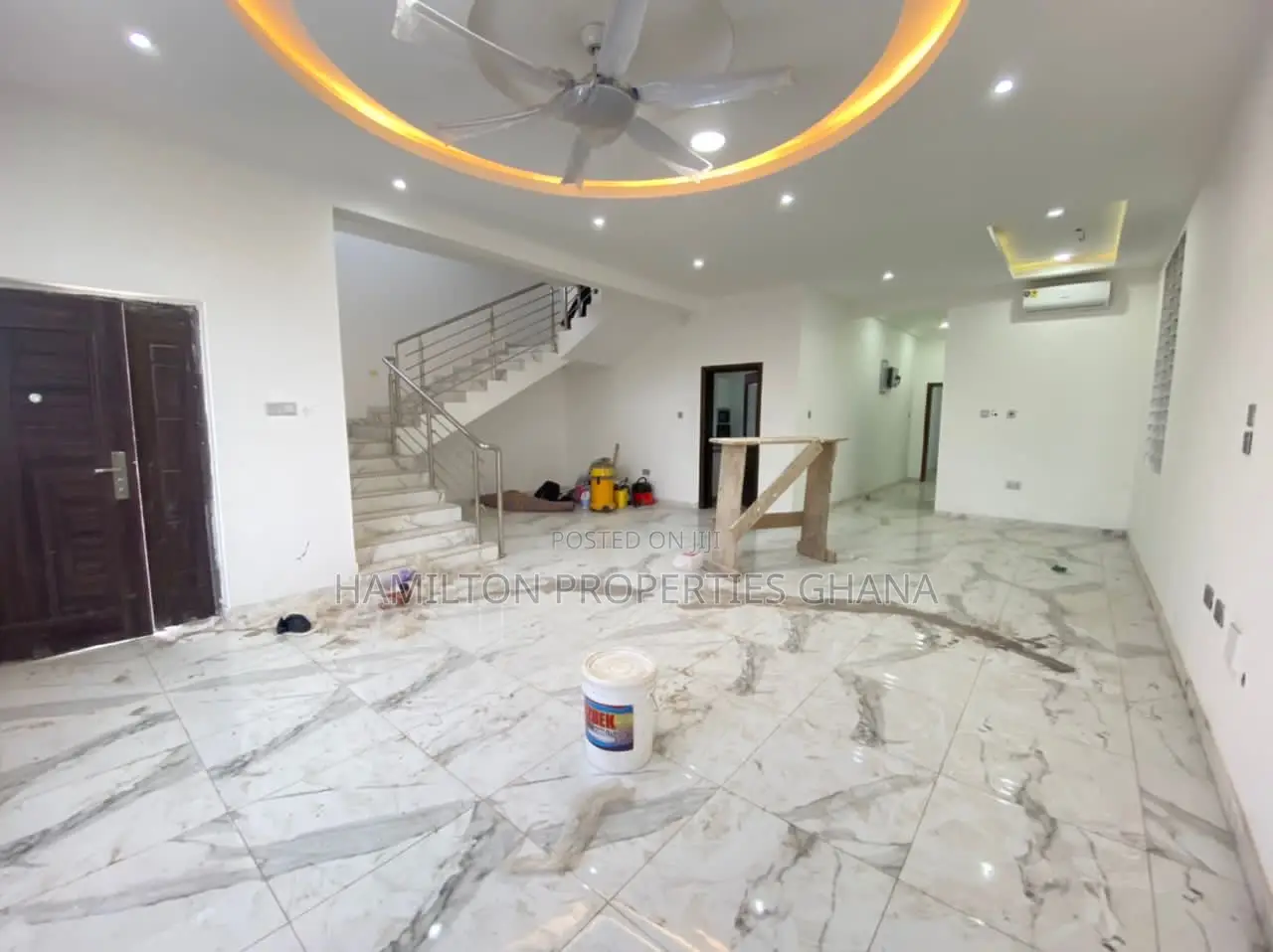 4bdrm Mansion in Lakeside for sale