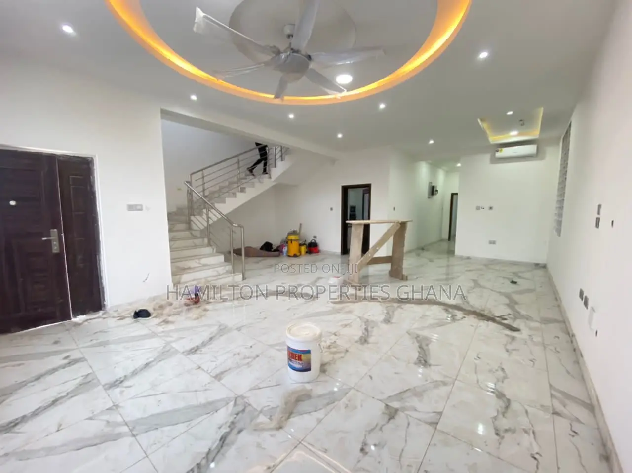 4bdrm Mansion in Lakeside for sale