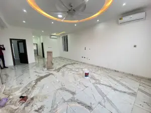 4bdrm Mansion in Lakeside for sale