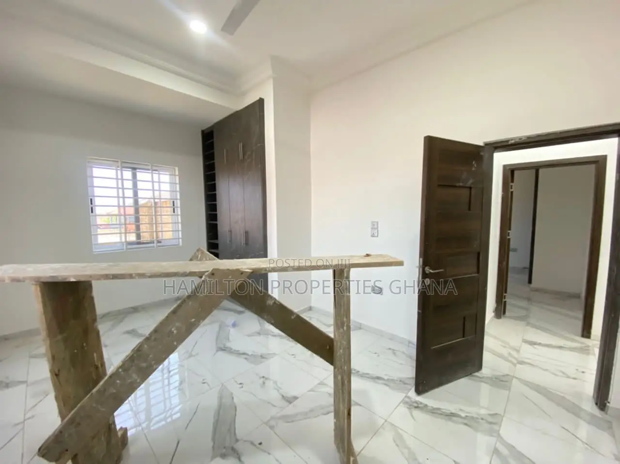 4bdrm Mansion in Lakeside for sale