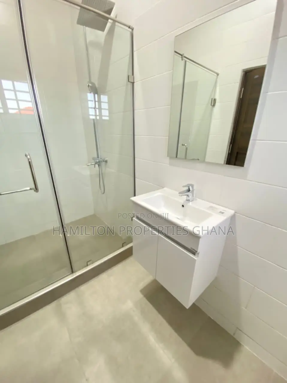 4bdrm Mansion in Lakeside for sale