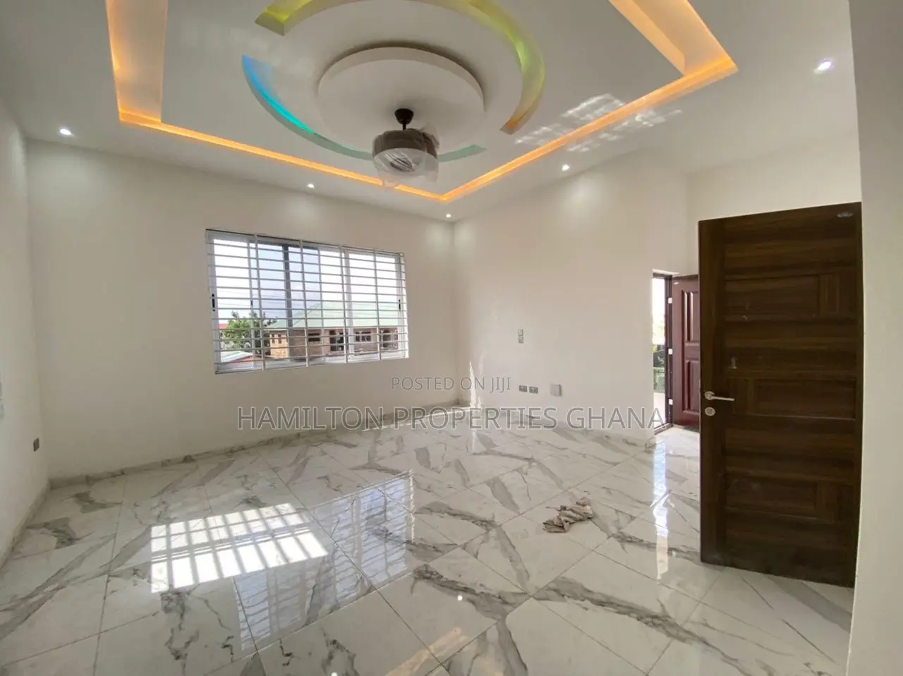 4bdrm Mansion in Lakeside for sale