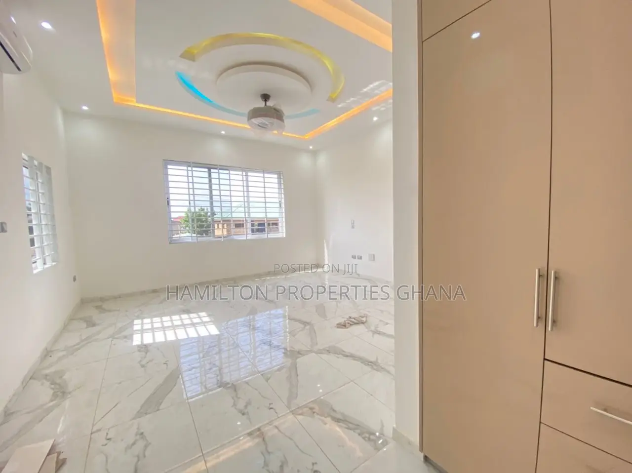 4bdrm Mansion in Lakeside for sale