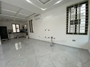 3bdrm House in School Junction Bvld for rent
