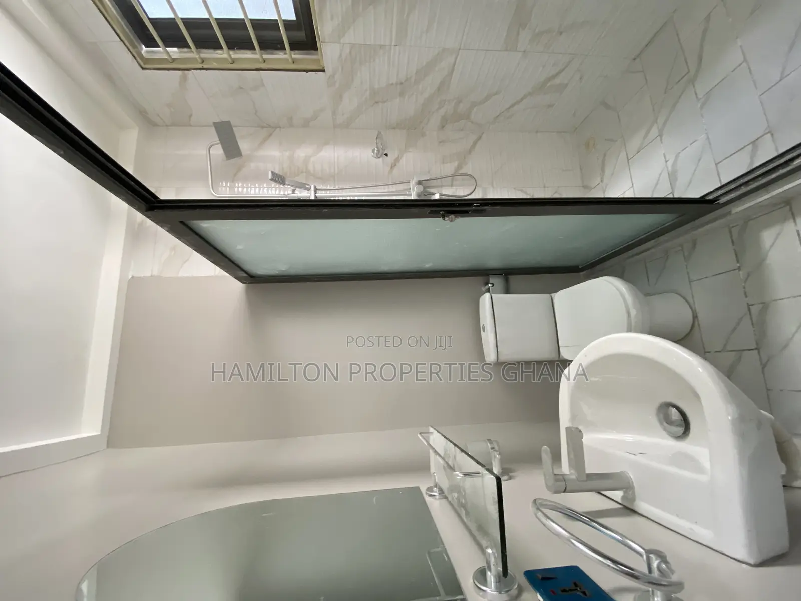3bdrm House in School Junction Bvld for rent