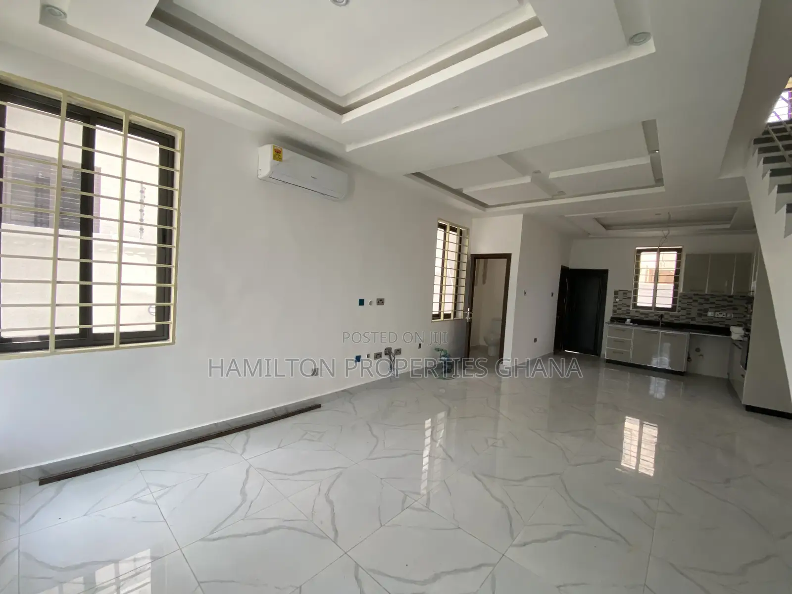 3bdrm House in School Junction Bvld for rent