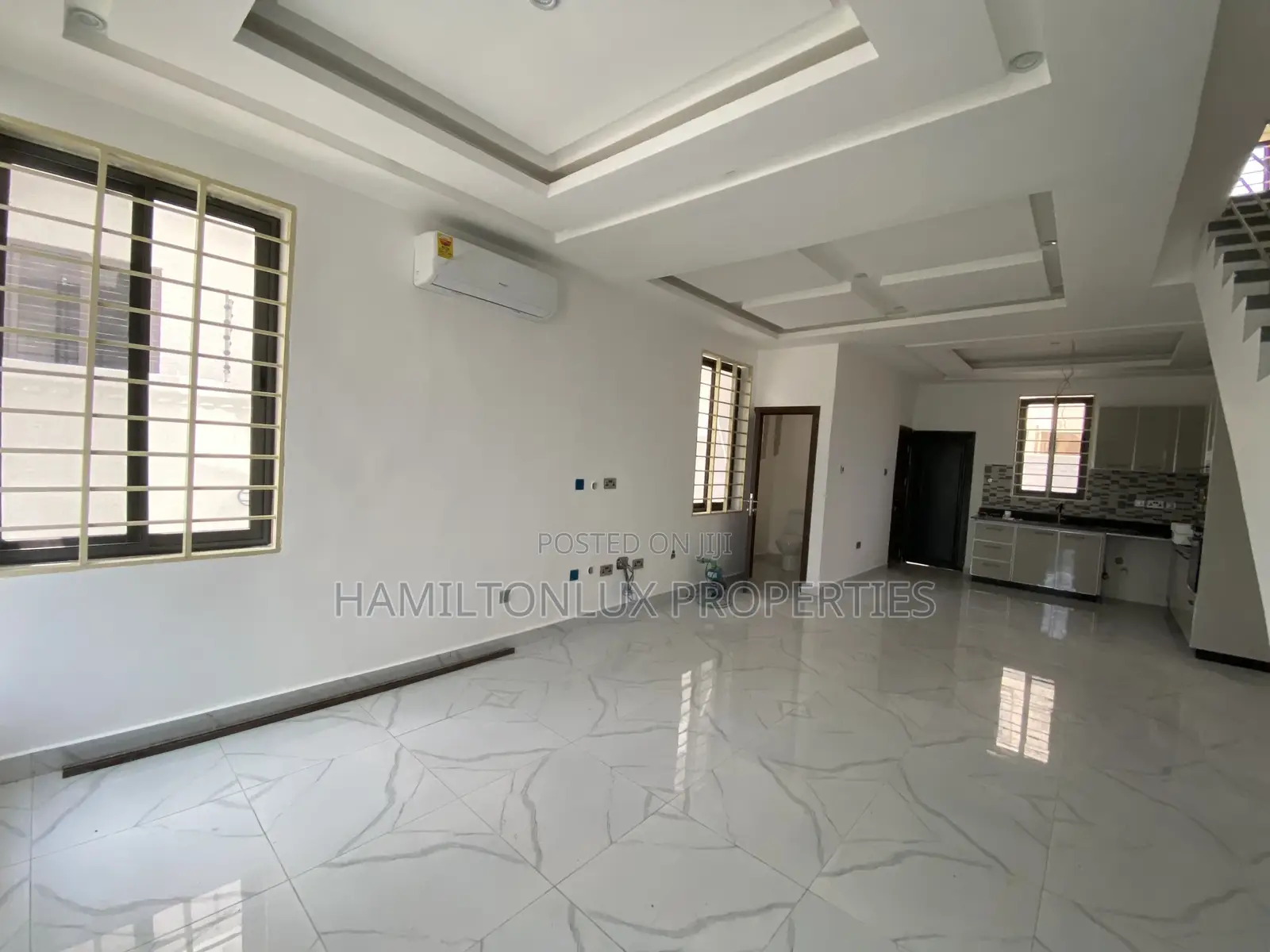 3bdrm House in School Junction Bvld for rent