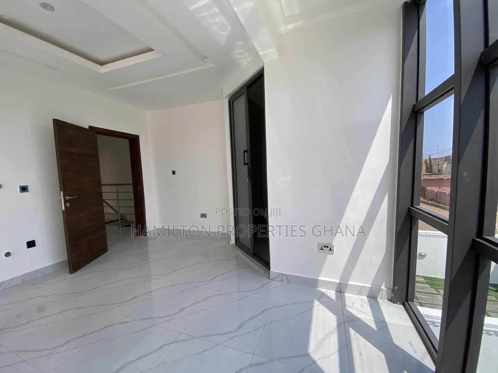 3bdrm House in School Junction Bvld for rent