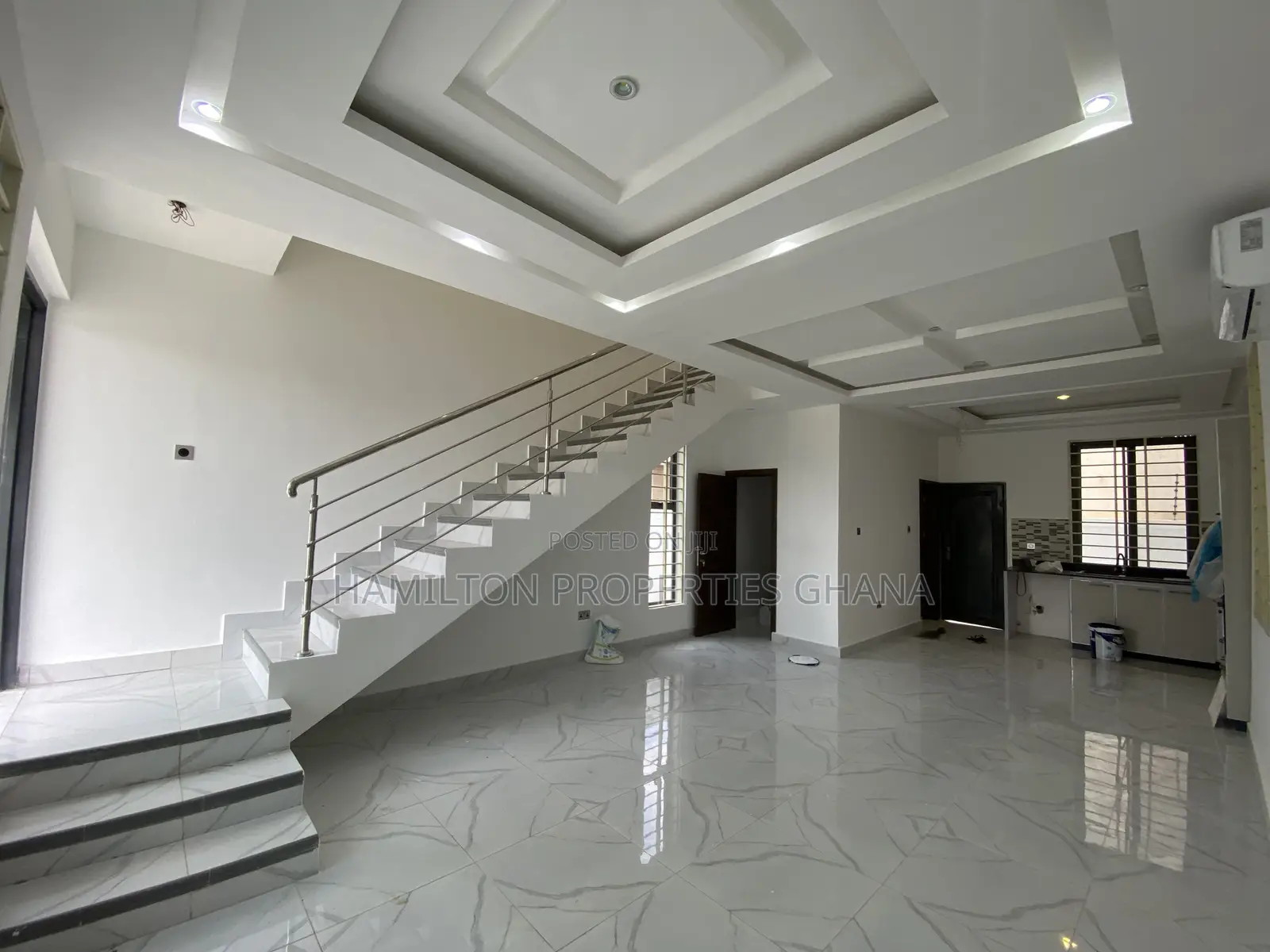 3bdrm House in School Junction Bvld for rent