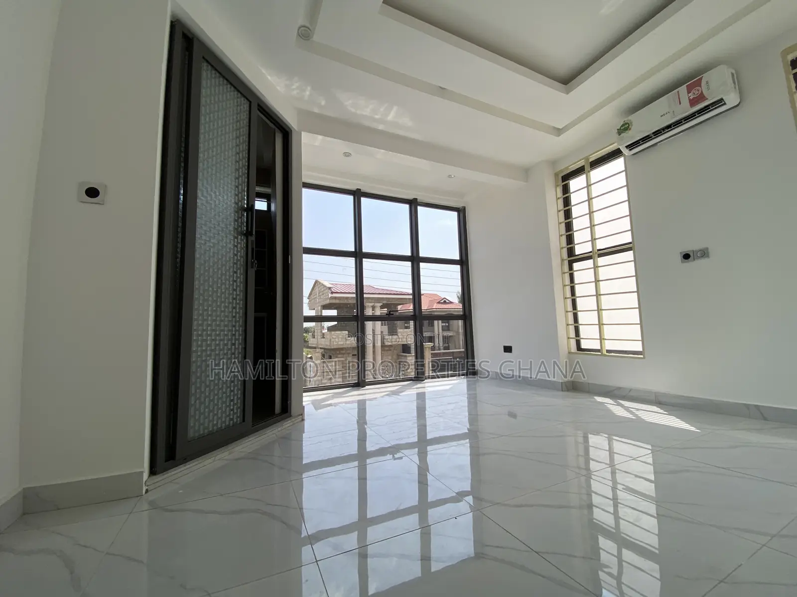 3bdrm House in School Junction Bvld for rent
