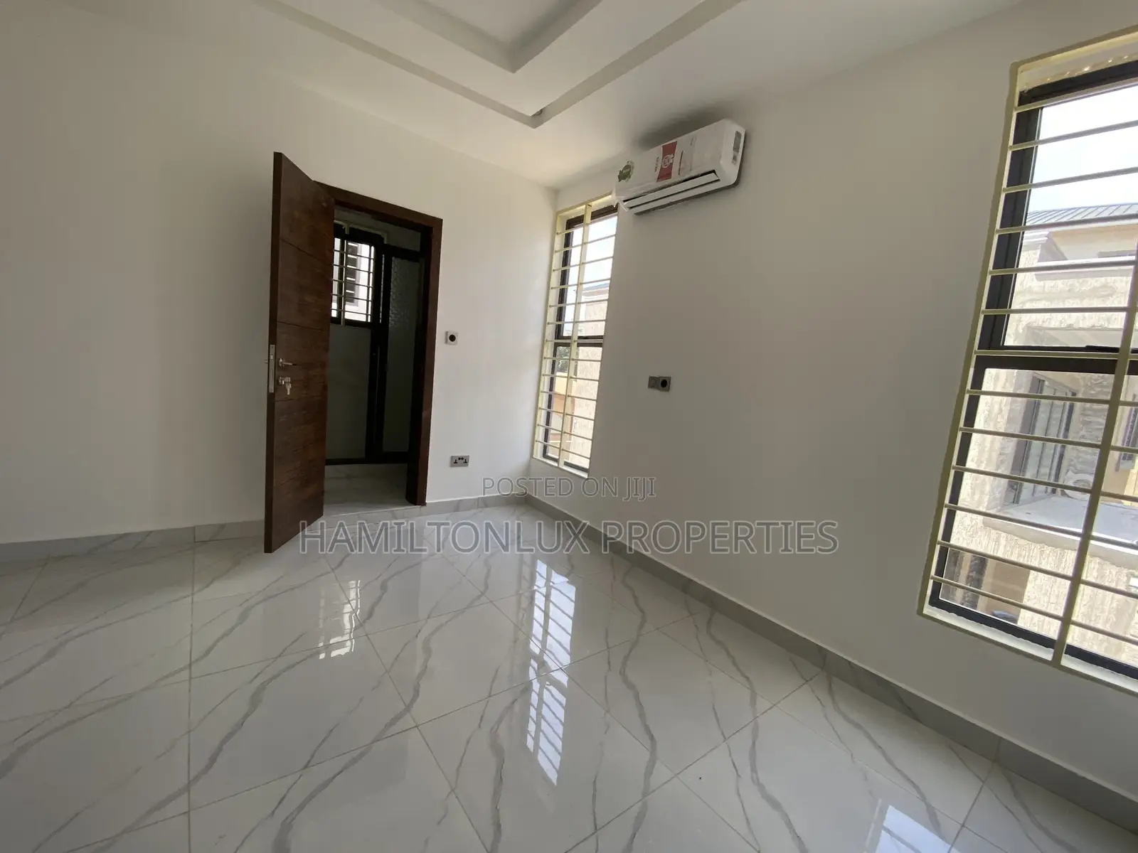 3bdrm House in School Junction Bvld for rent
