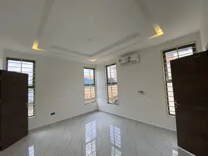 3bdrm House in School Junction Bvld for rent