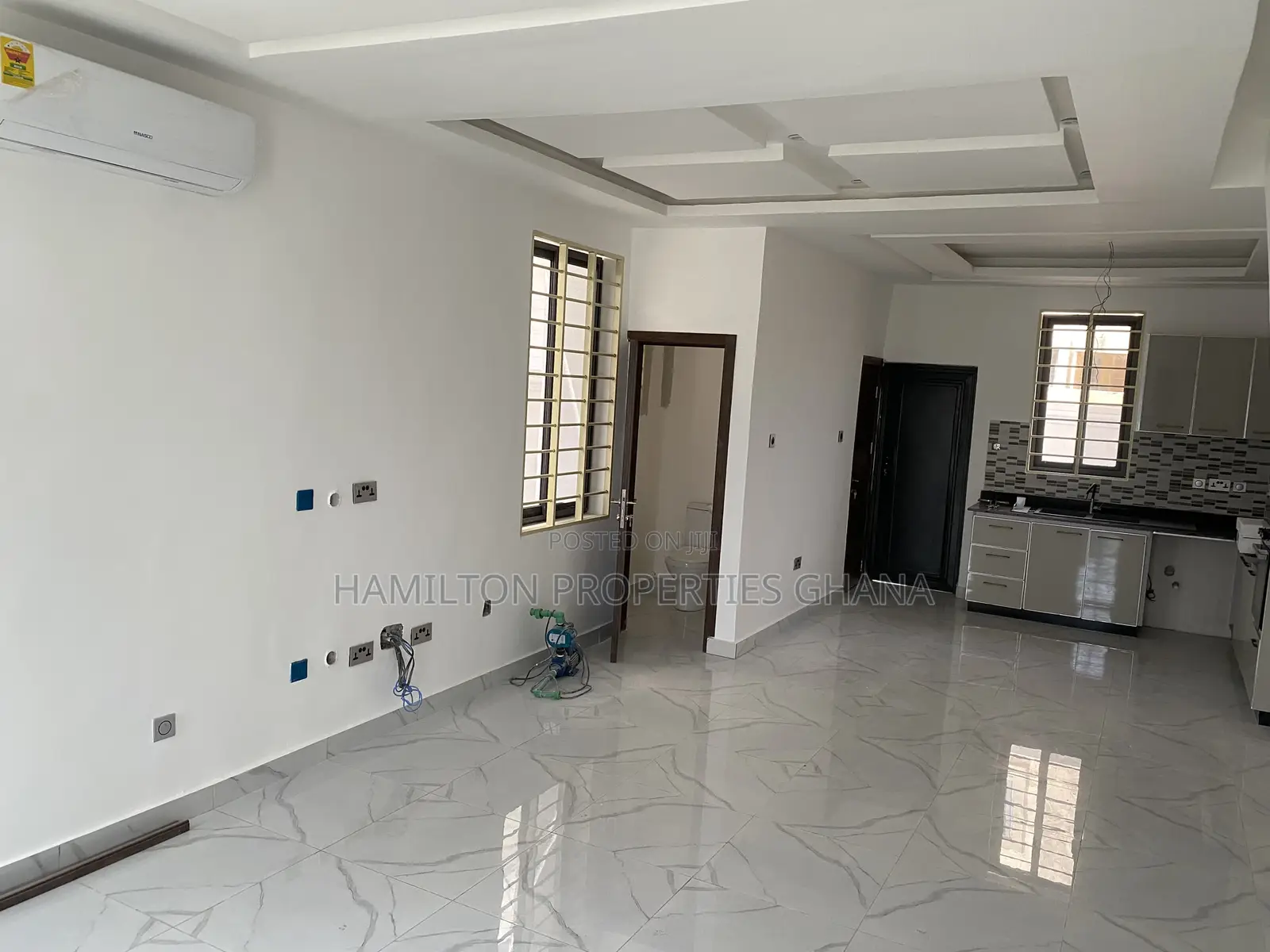 3bdrm House in School Junction Bvld for rent
