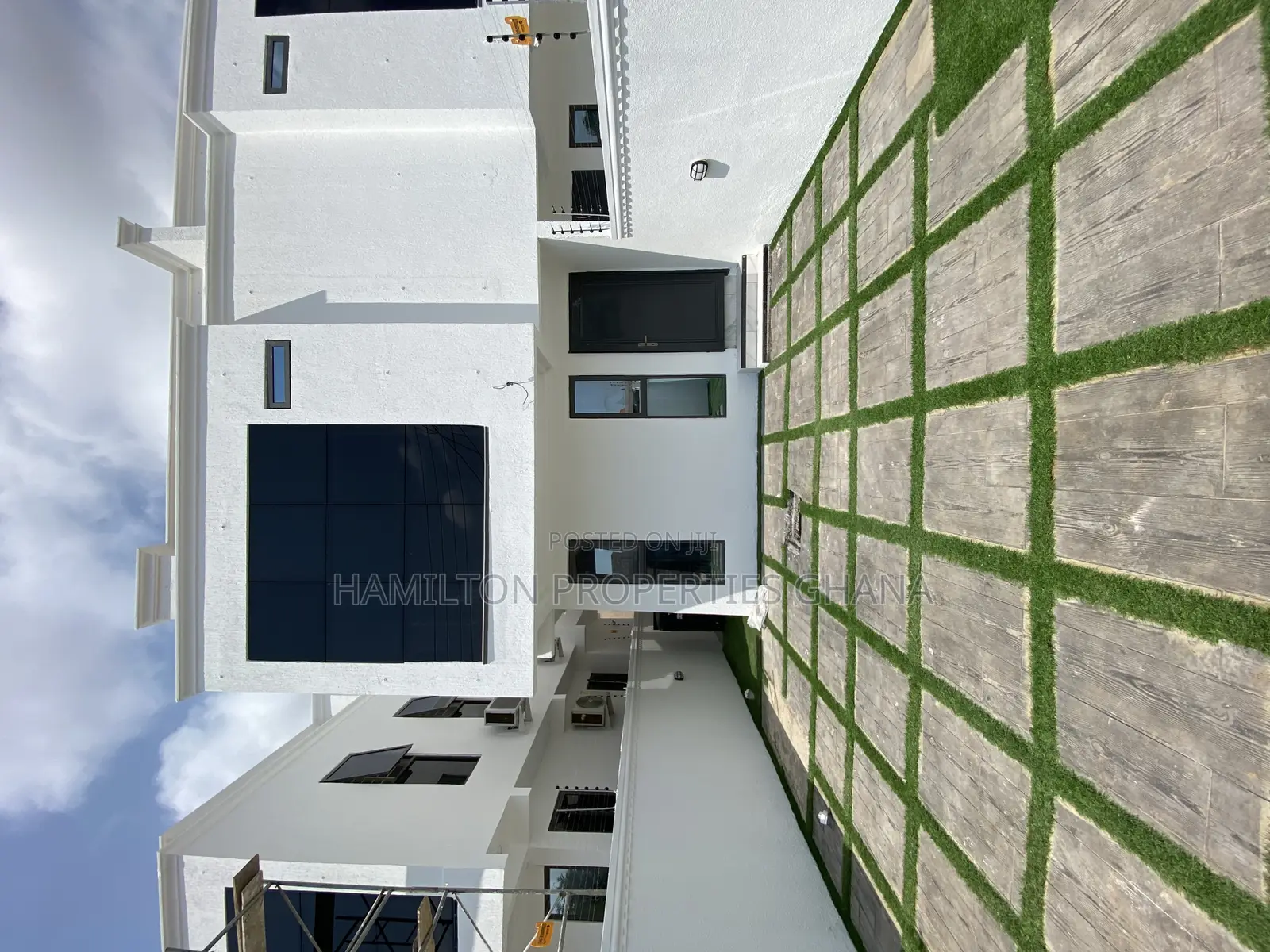 3bdrm House in School Junction Bvld for rent