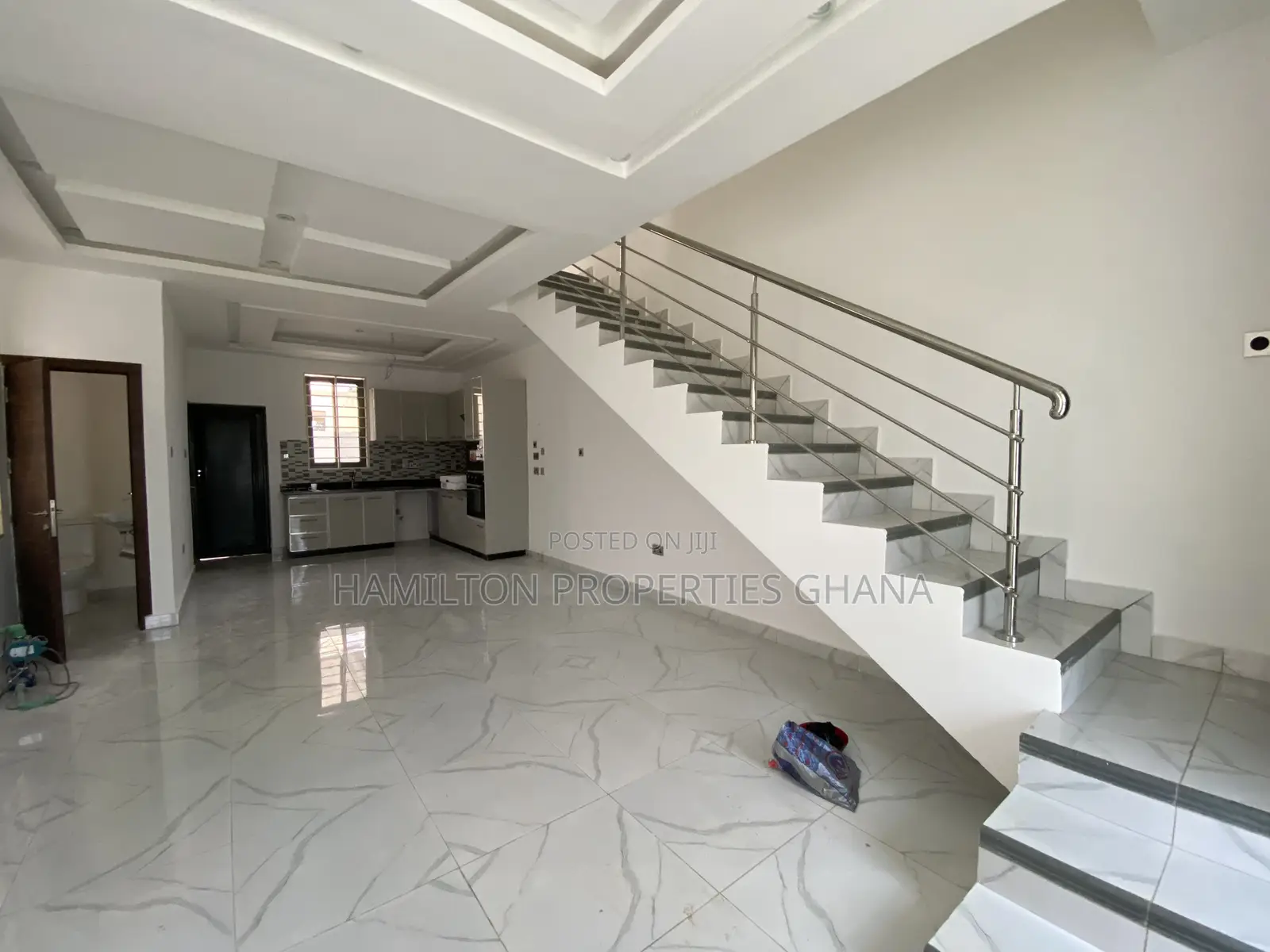 3bdrm House in School Junction Bvld for rent