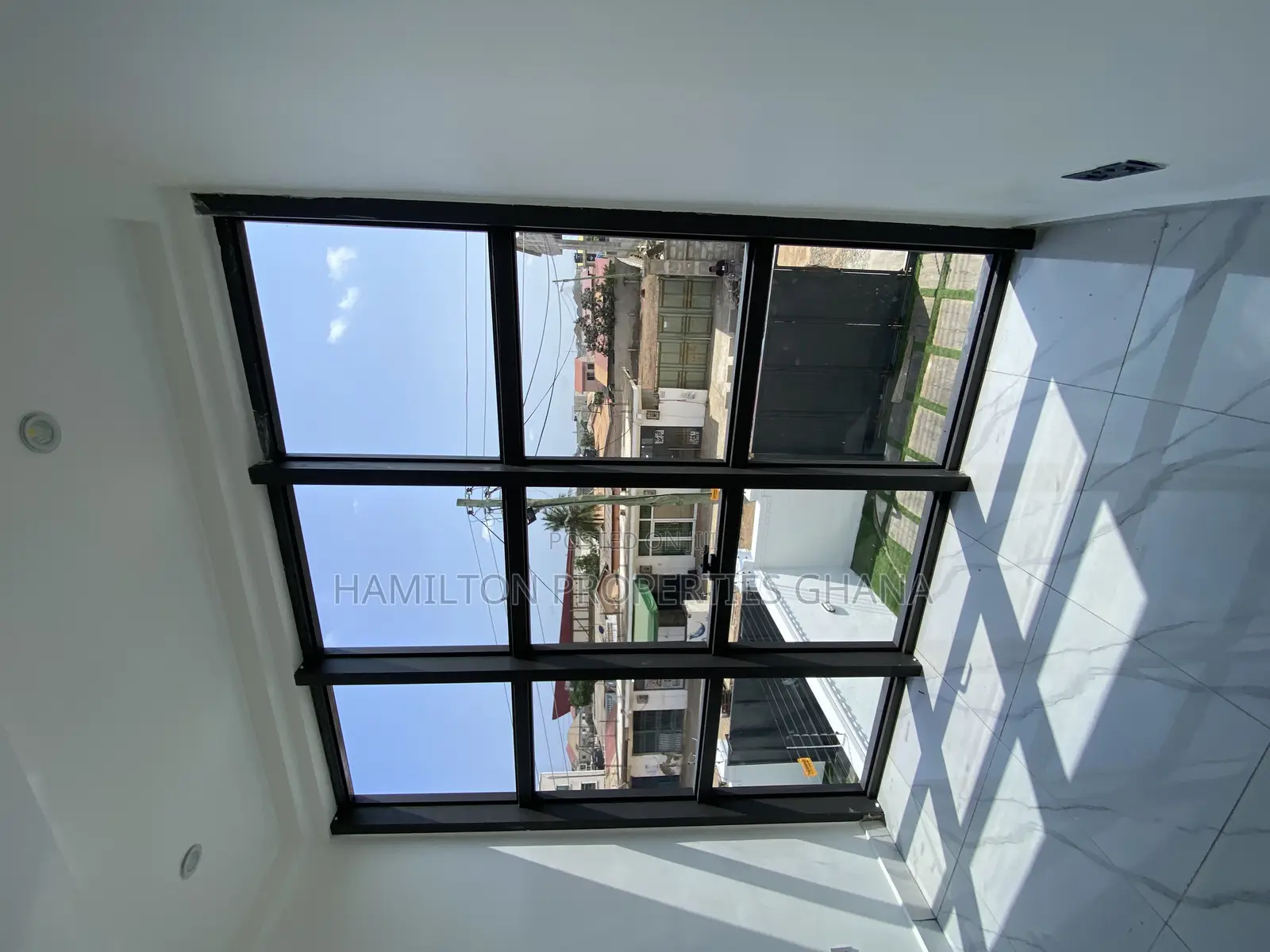 3bdrm House in School Junction Bvld for rent