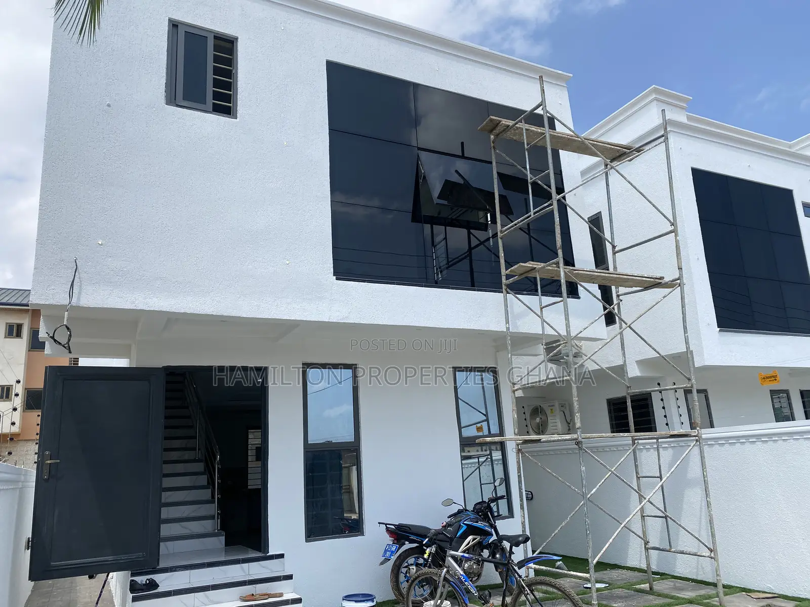 3bdrm House in School Junction Bvld for rent