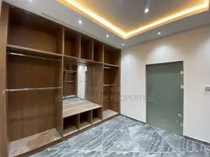 4bdrm Mansion in Lakeside Plot 4, Ashaley Botwe for sale