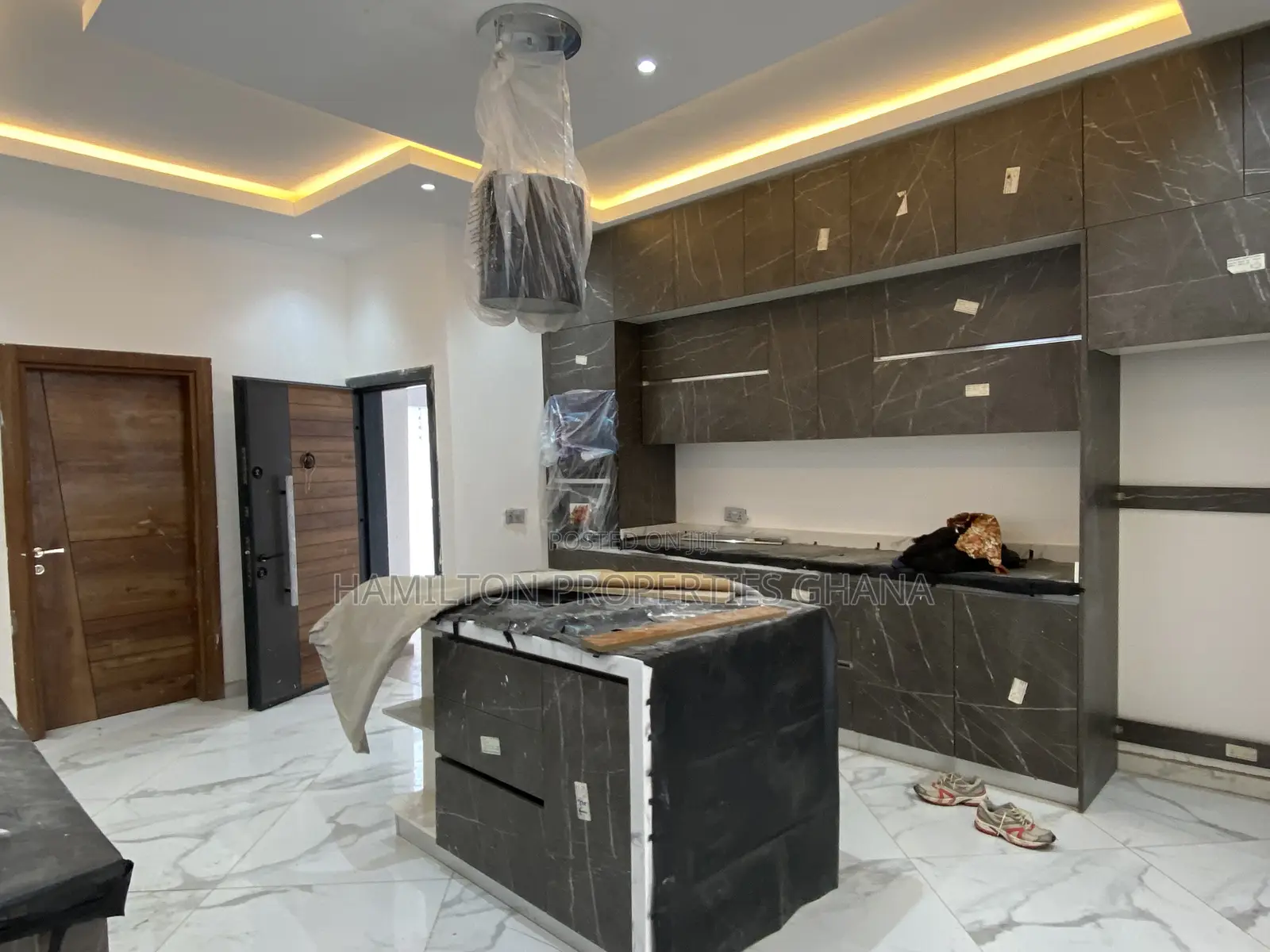4bdrm Mansion in Lakeside Plot 4, Ashaley Botwe for sale